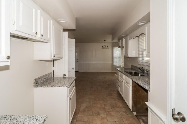 Building Photo - 109 W Pecan Valley St
