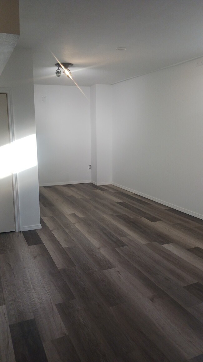 Building Photo - 8759 SE Henderson St