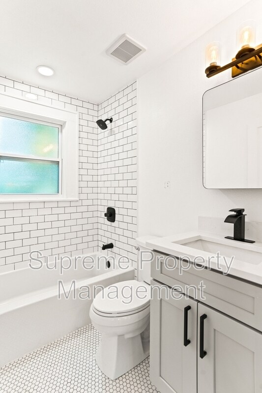 Building Photo - 1153 34th Ave N