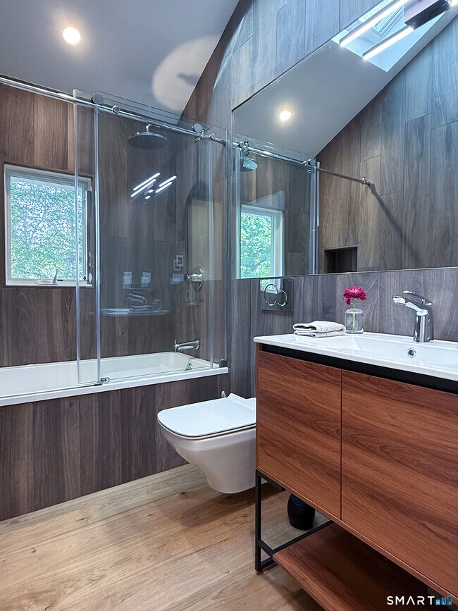 Building Photo - 110 Sharon Rd