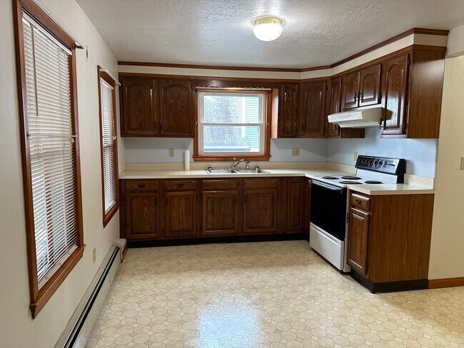 Building Photo - 32 Draper Ave