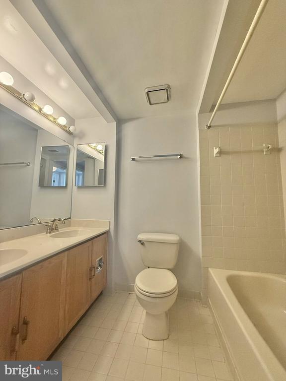 Building Photo - 115 S Lee St