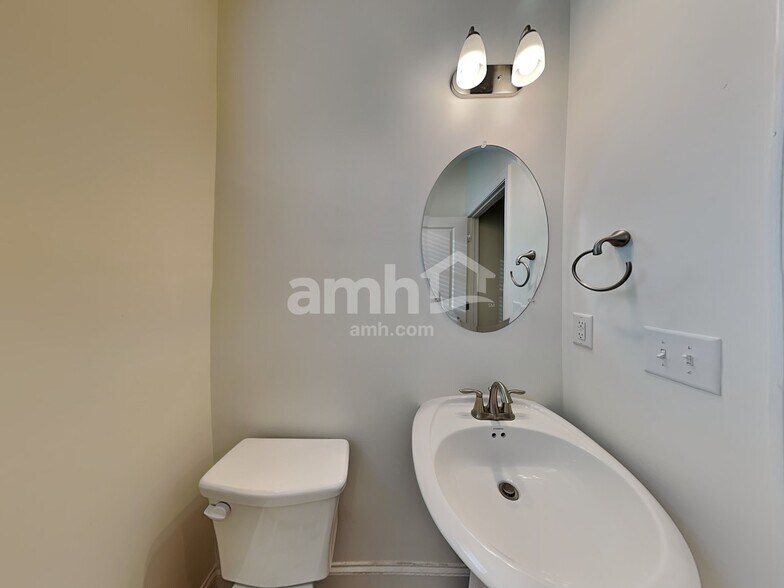 Building Photo - 2462 Napa Valley Dr