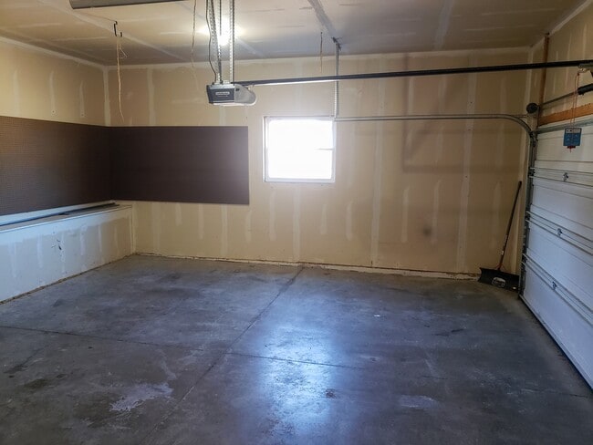 Building Photo - 1323 W Main St