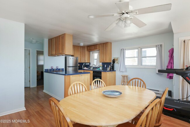 Building Photo - 44 Island Dr