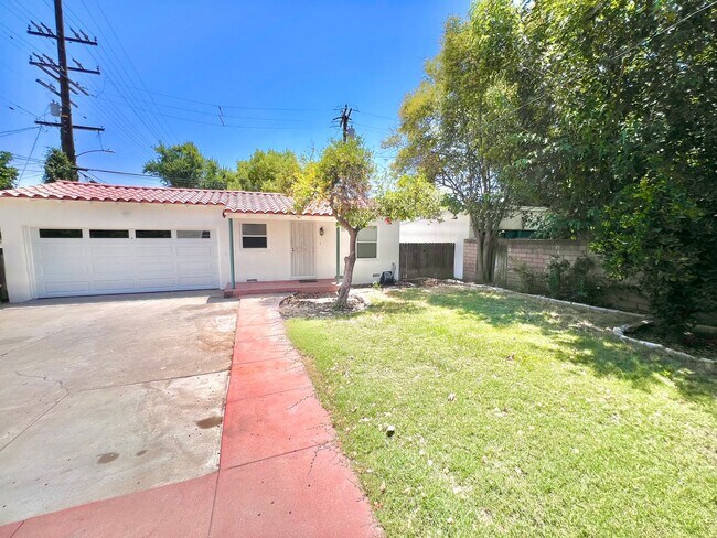 Building Photo - Cozy 2-Bedroom Home in San Bernardino $2,6...