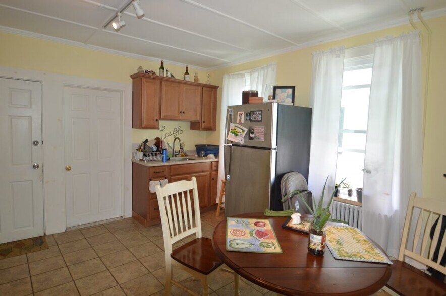 Building Photo - 19 Dixon St