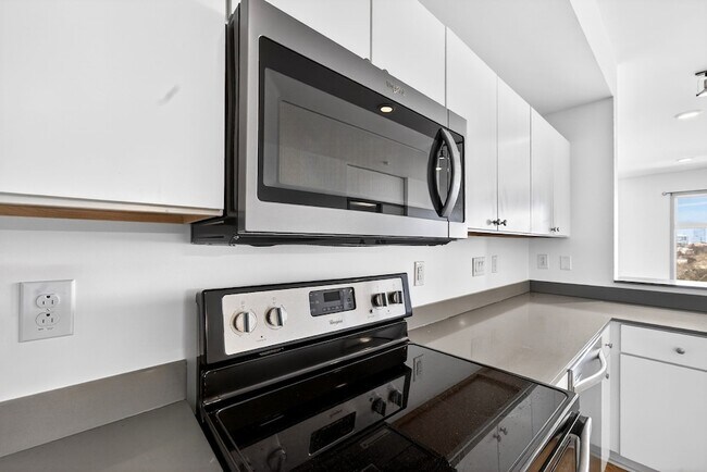 Building Photo - 400 Herron Dr