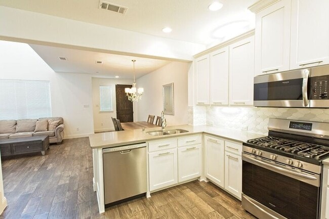 Building Photo - 3116 Gaylord Dr