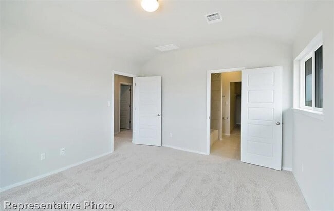 Building Photo - 202 Insider Loop