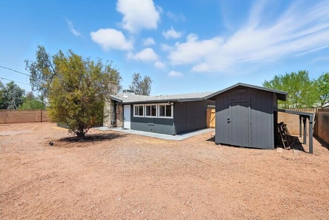 Building Photo - Totally remodeled home in prime Tempe Loca...