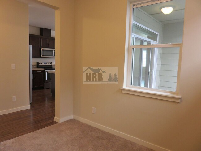 Building Photo - Stunning 3 bd House located in a Gated Community of Puyallup!