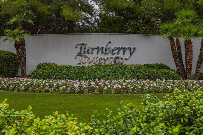 Building Photo - Turnberry Tower Beauty With Stunning Views