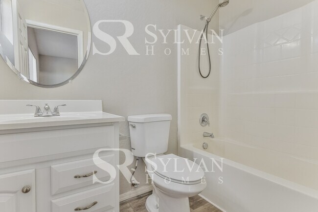 Building Photo - Comfortable living in this 4BR 3BA