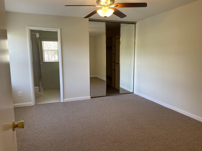 Building Photo - 43 Essex Ct