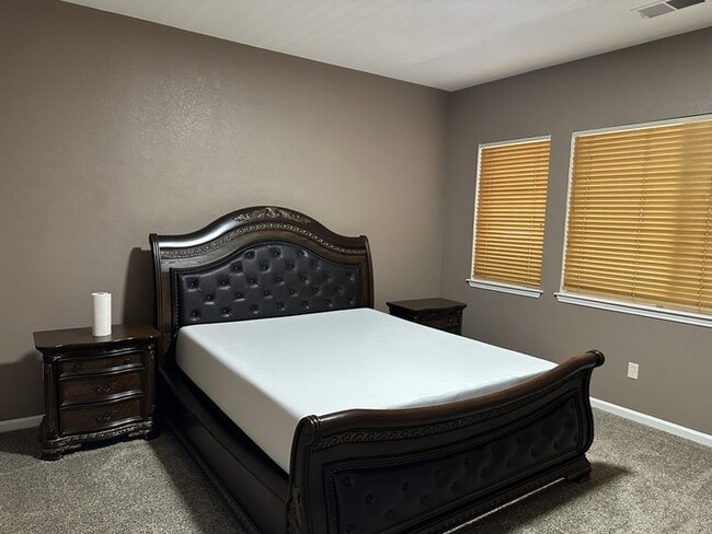 Building Photo - Weston Ranch 4 Bedroom 2.5 Bathroom Home