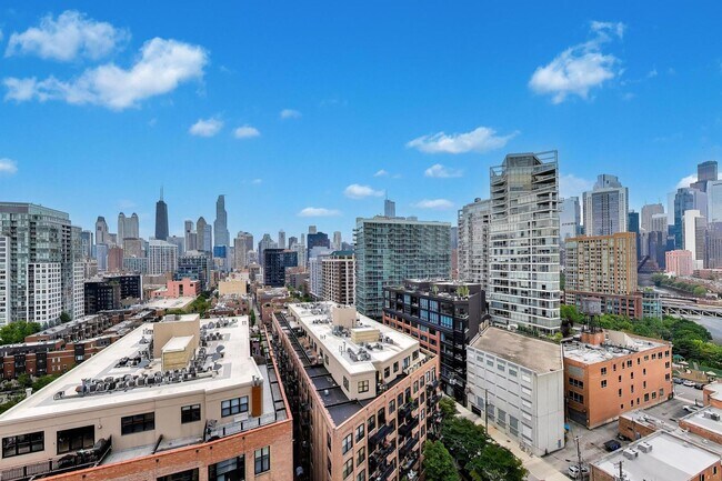 Building Photo - 720 N Larrabee St