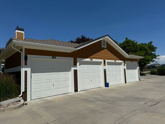 Building Photo - Fantastic 2 bedroom Condo Avail NOW