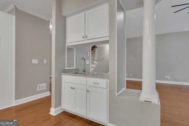 Building Photo - 135 Handshaker Ct