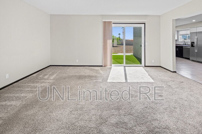 Building Photo - 2960 Star Dr