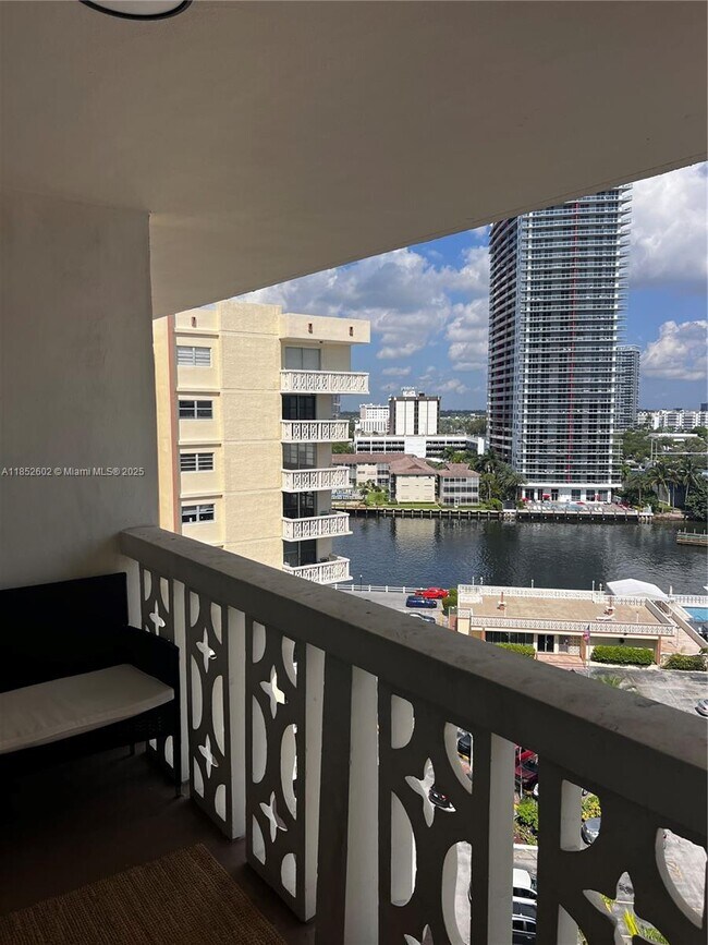 Building Photo - 1825 S Ocean Dr