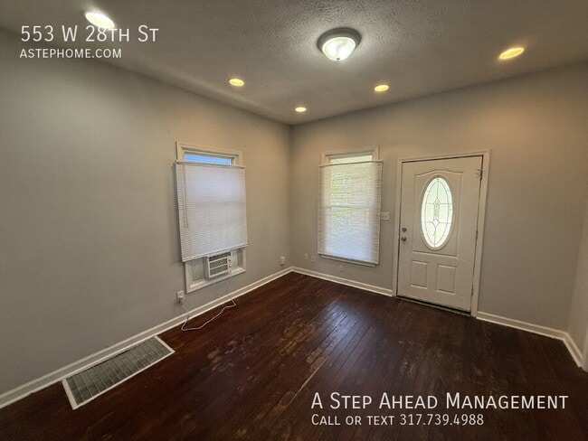 Building Photo - 553 W 28th St