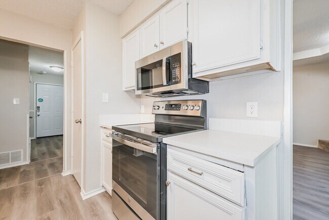 Building Photo - 1101 Twin Cedar Ct