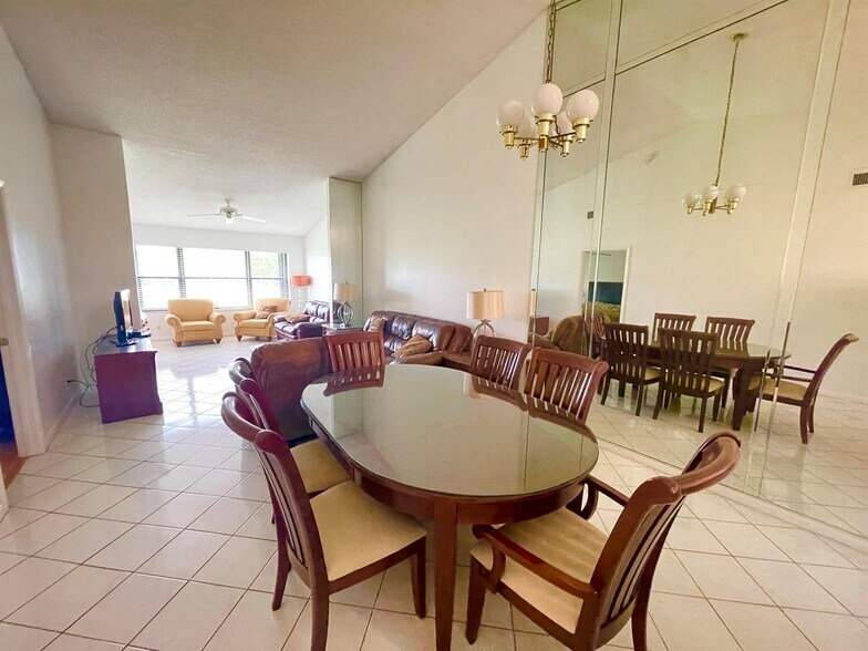 Building Photo - 4698 Lucerne Lakes Blvd E