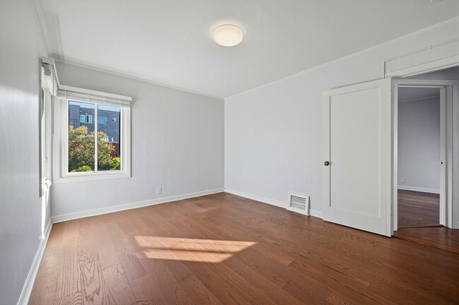 Building Photo - 4439 Kirkham St