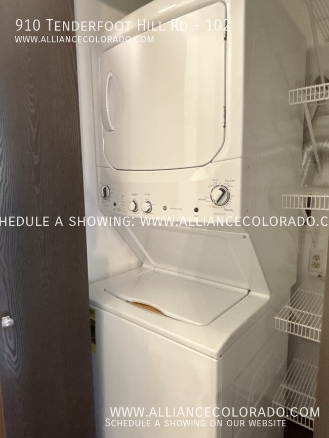 Building Photo - 910 Tenderfoot Hill Rd