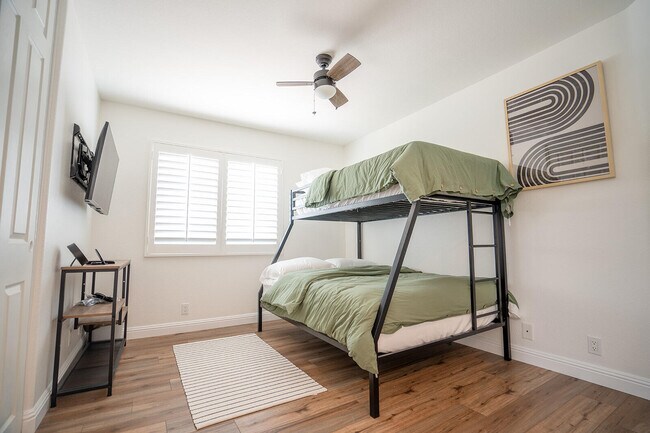 Building Photo - 45150 Birchcrest Cir