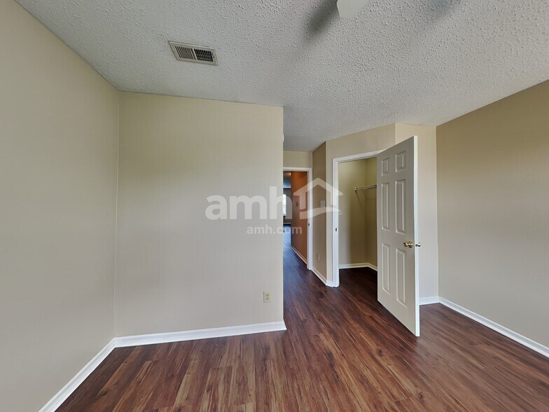 Building Photo - 6503 W Philadelphia Dr