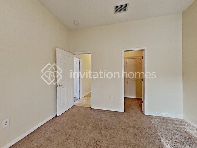 Building Photo - 5511 Lake Leta Blvd