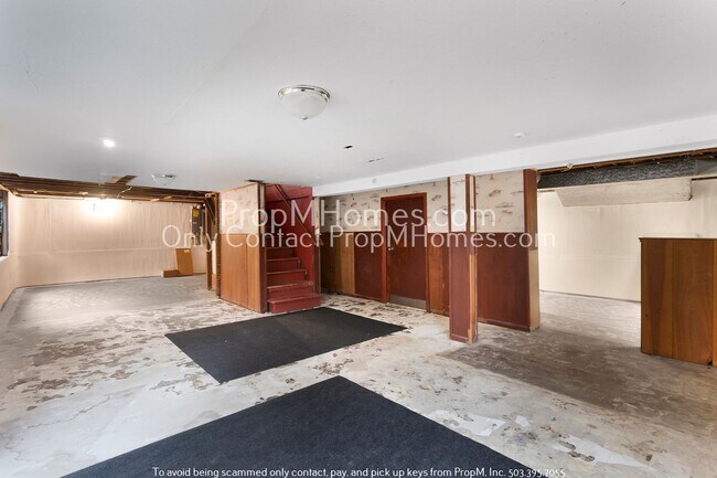 Building Photo - Discover Serenity in King Neighborhood!
