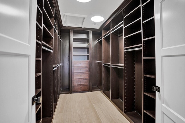 Building Photo - 885 Nafa Dr