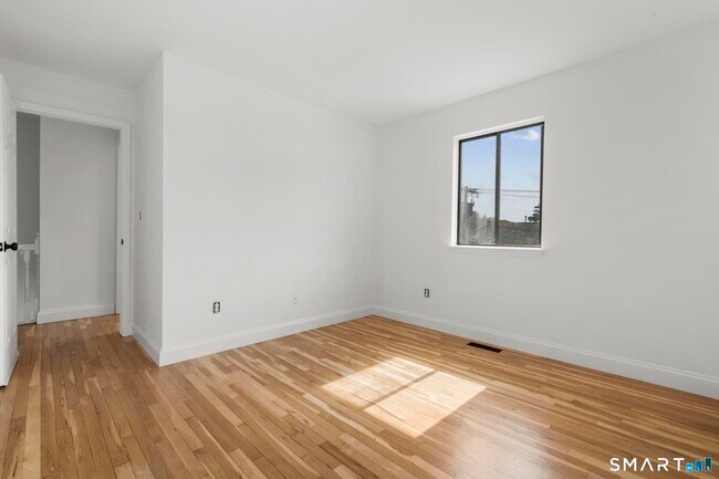 Building Photo - 6 Van Buskirk Ave