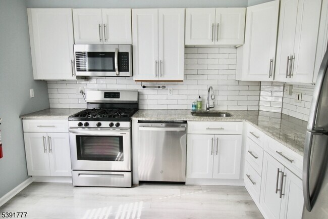 Building Photo - 22 Rockland Terrace