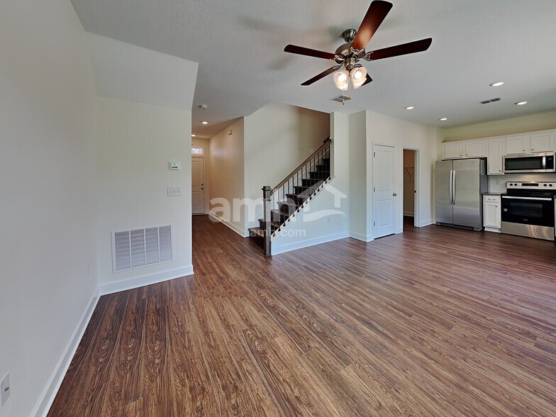 Building Photo - 5783 Hampton Creek Rd