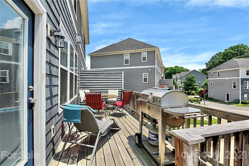 Building Photo - Room in Townhome on Sharon Rd W