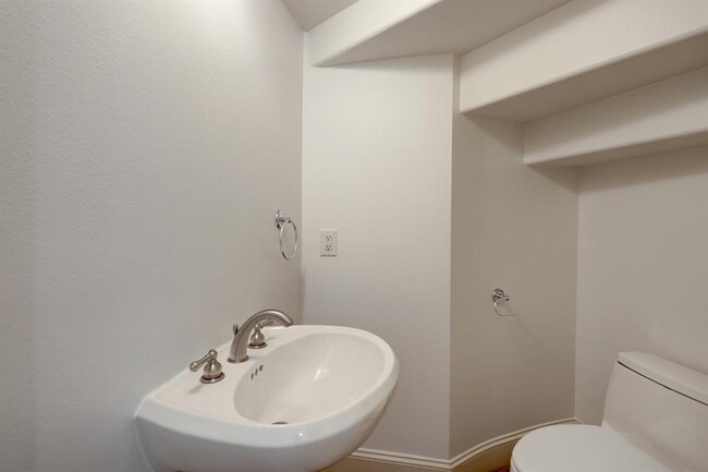 Building Photo - 5972 Inwood Dr