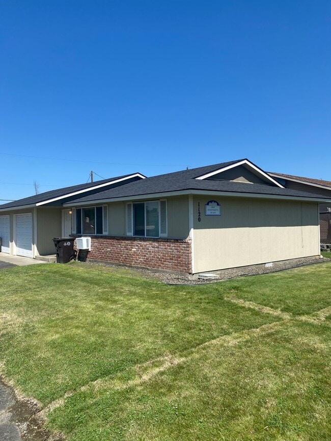 Building Photo - 1120 S 40th Ave