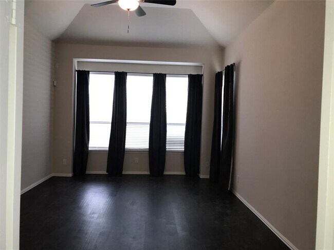 Building Photo - 5827 Chaste Ct