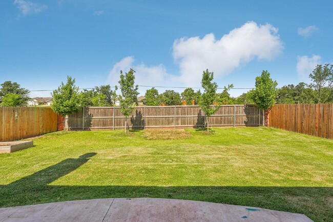 Building Photo - Gated Community in East Edmond community!