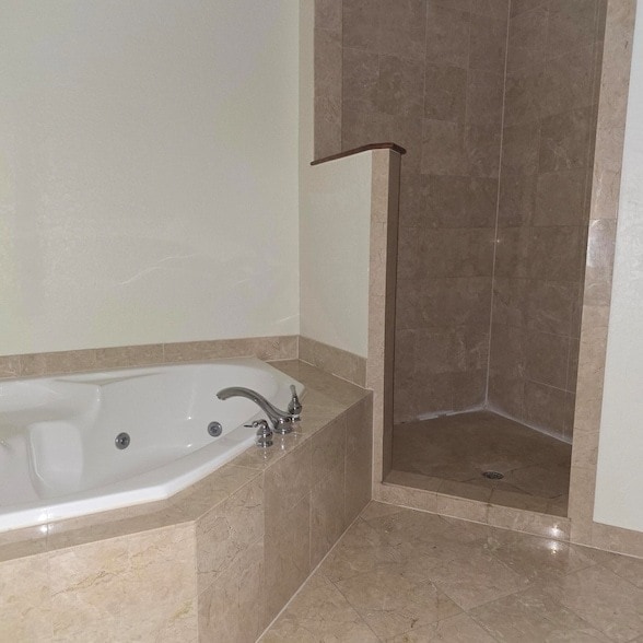 Building Photo - 1610 Presidential Way