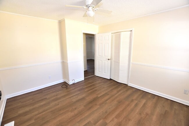 Building Photo - 1704 Cherry St