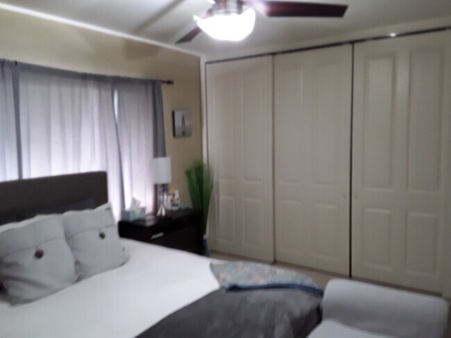 Building Photo - 2881 NE 32nd St