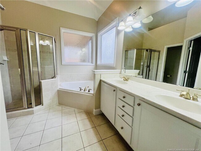 Building Photo - 96 Lamplighter Way