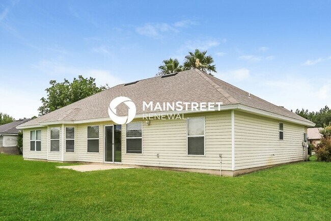 Building Photo - 4 Bedroom Pet-Friendly Home in YULEE, FL with Main Street Renewal