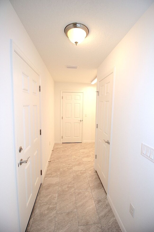 Building Photo - Spacious 4 Bed 2 Bath 2 Car Townhome Built in 2022 in Palm Coast!