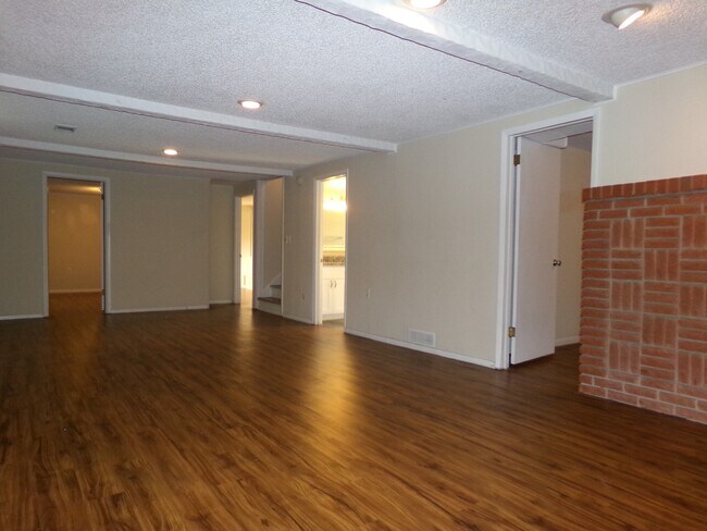 Building Photo - 1132 Ponderosa Dr